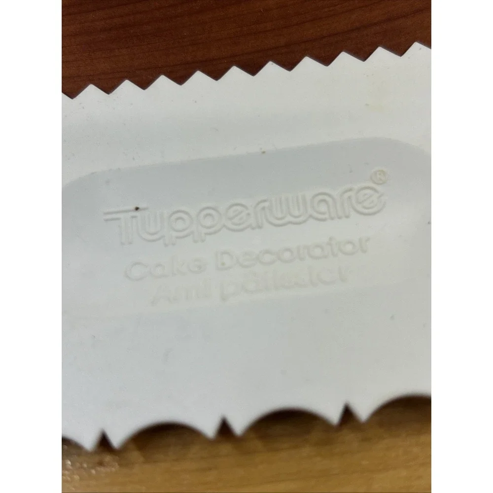 Tupperware Cake‎ Decorator Gadget Frosting Kitchen Tool White EUC